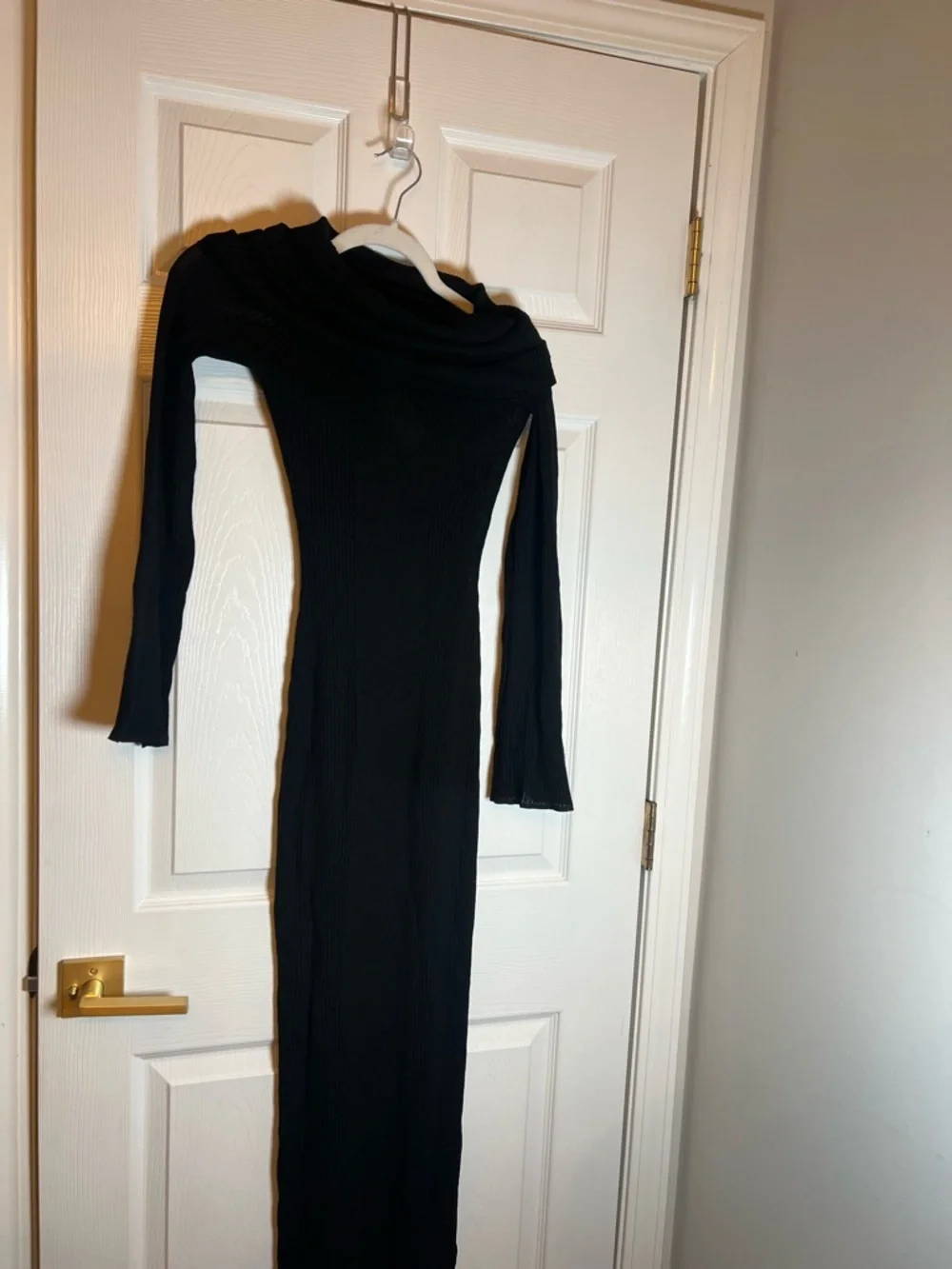 SEROYA Galleria Dress in Black - Picture 4 of 8